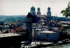 Passau:Szent István katedrális és a Rathaus