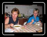 foto140 * Kati és Anita vacsora közben * 2048 x 1536 * (1.63MB)